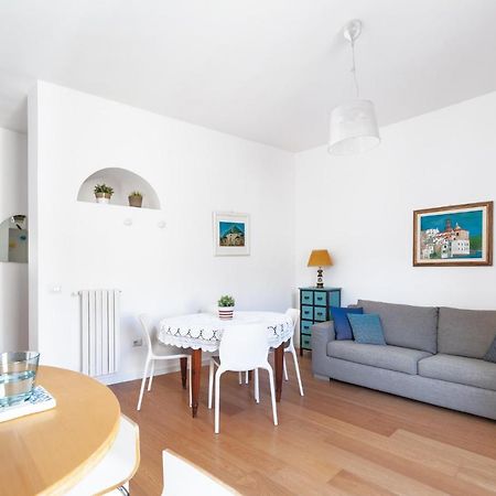 Casa Flo Con Terrazza E Ascensore Salerno Dış mekan fotoğraf