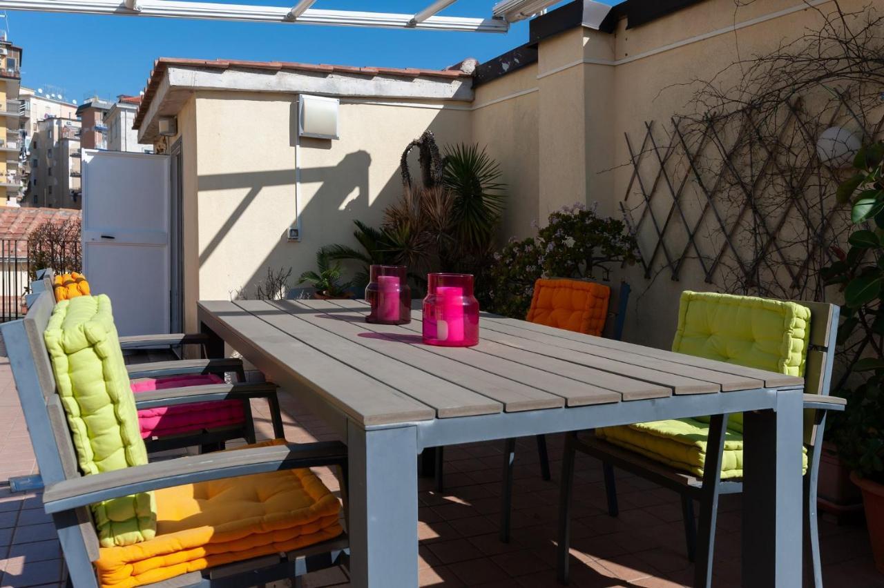 Casa Flo Con Terrazza E Ascensore Salerno Dış mekan fotoğraf