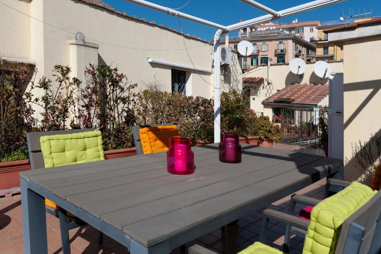 Casa Flo Con Terrazza E Ascensore Salerno Dış mekan fotoğraf