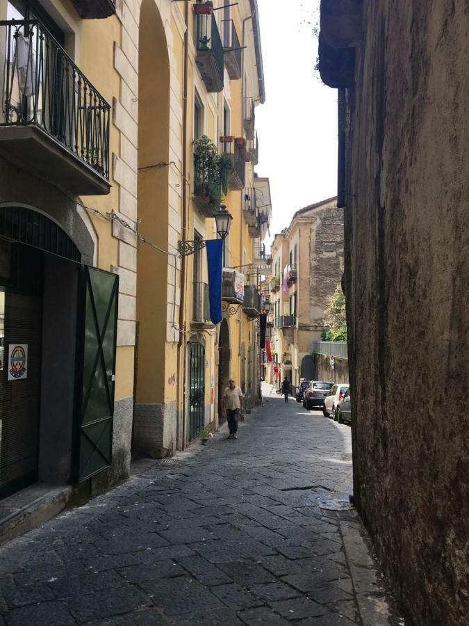Casa Flo Con Terrazza E Ascensore Salerno Dış mekan fotoğraf
